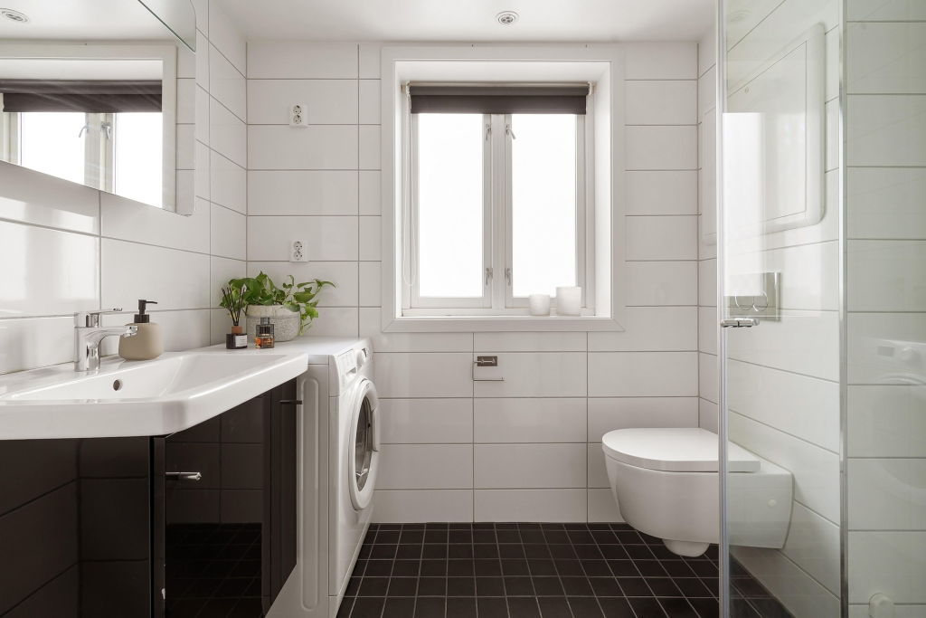 Where can I find bathroom vanity showrooms in Calgary?